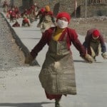 Knock long head of Tibetan Buddhism in popular areas, believers and followers of a pious intercession ceremony.