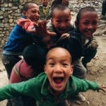 A group of hanppy kids in the village of Derong county