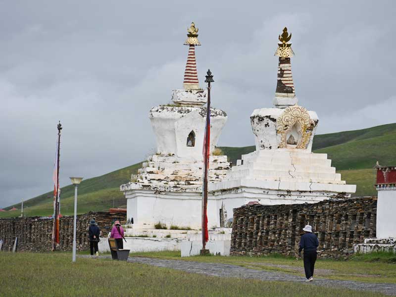 Bage-Mani-dual-chorten