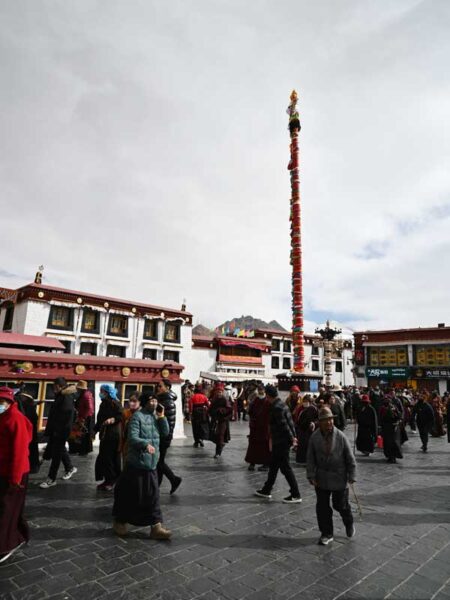 Barkor in front of Jokhang