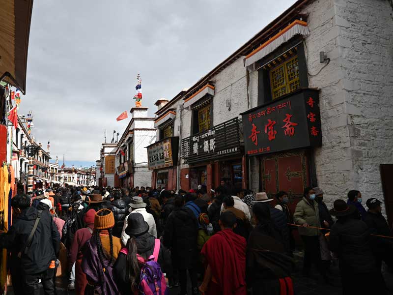 Barkor pilgrims