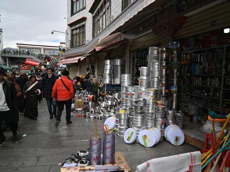 Barkor shops