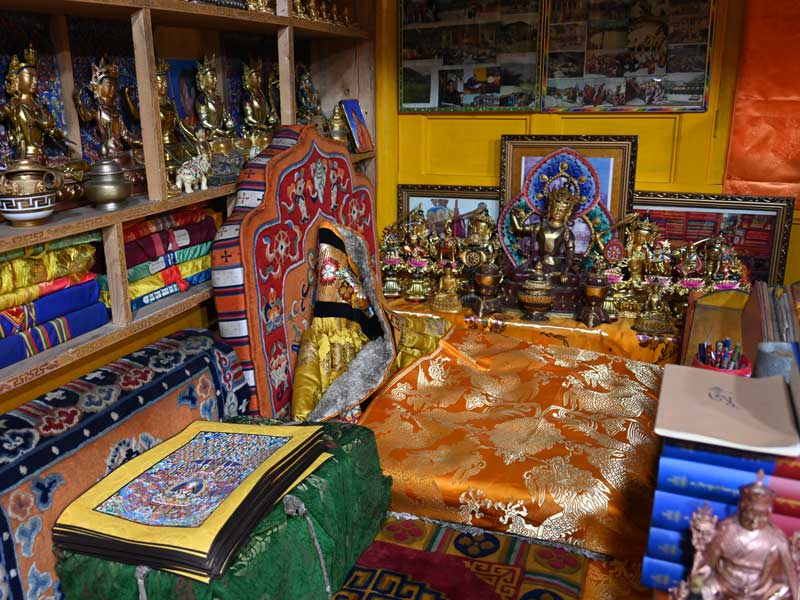 Bongya-chanting-seat
