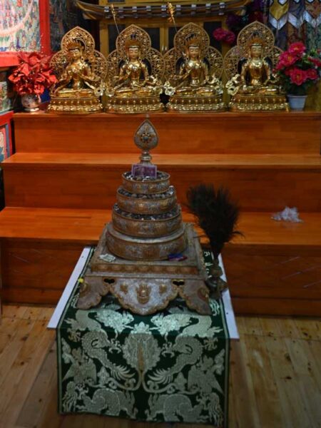 Bongya-praying-altar