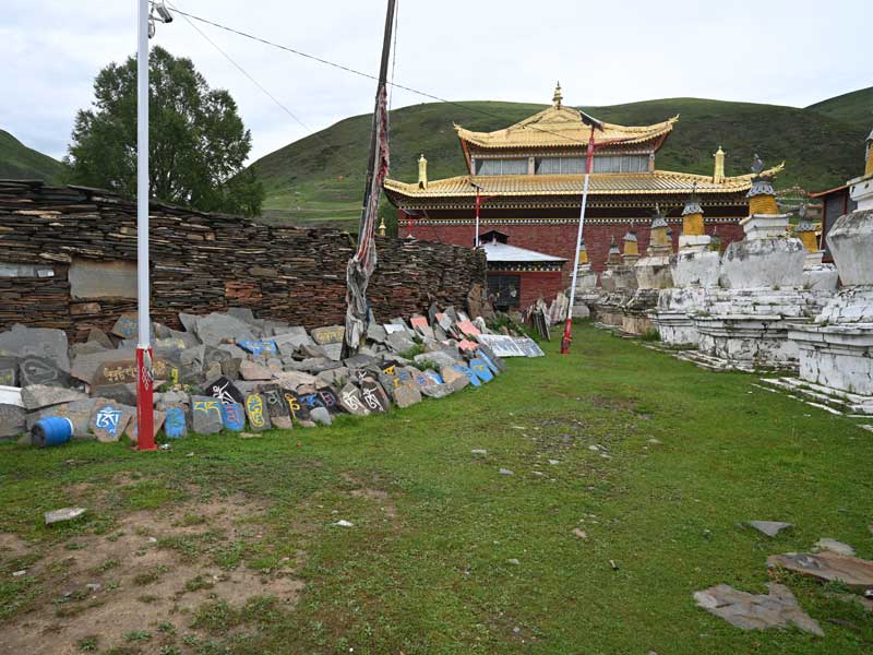 Cagri-mani-stones