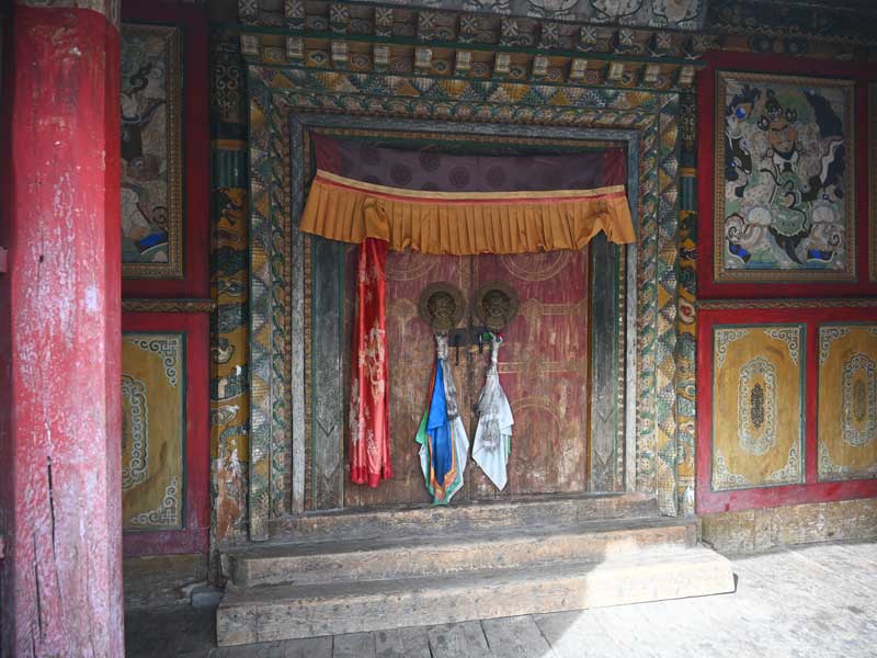 Choten Shar Monastery front gate