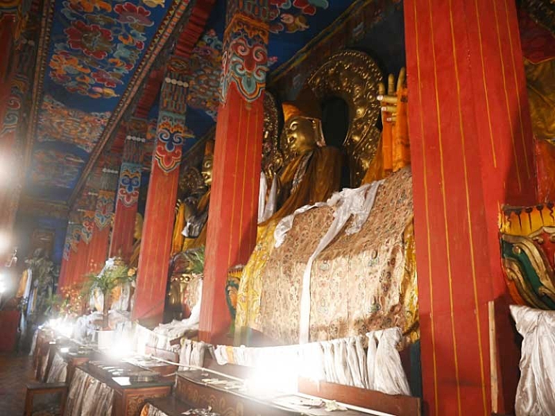 Dargya-statues