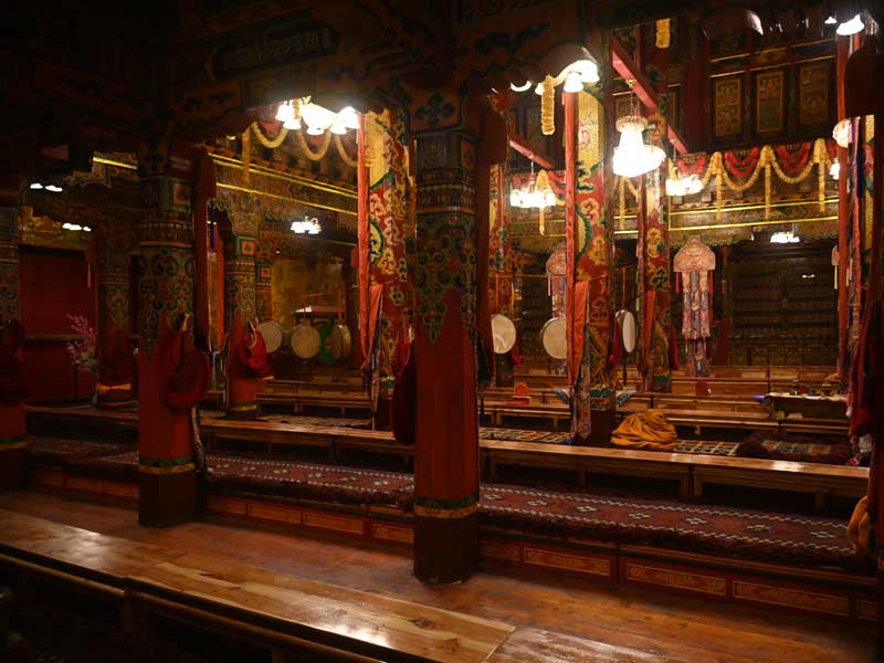 Dongthog-mainhall-inside