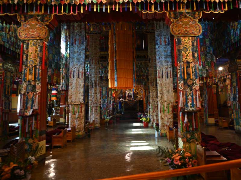 Dorje Drak hall inside