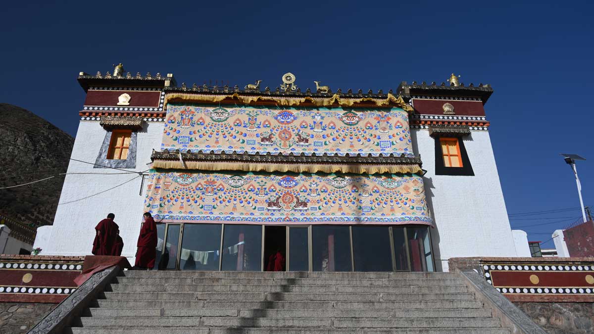 Dowa monastery main hall