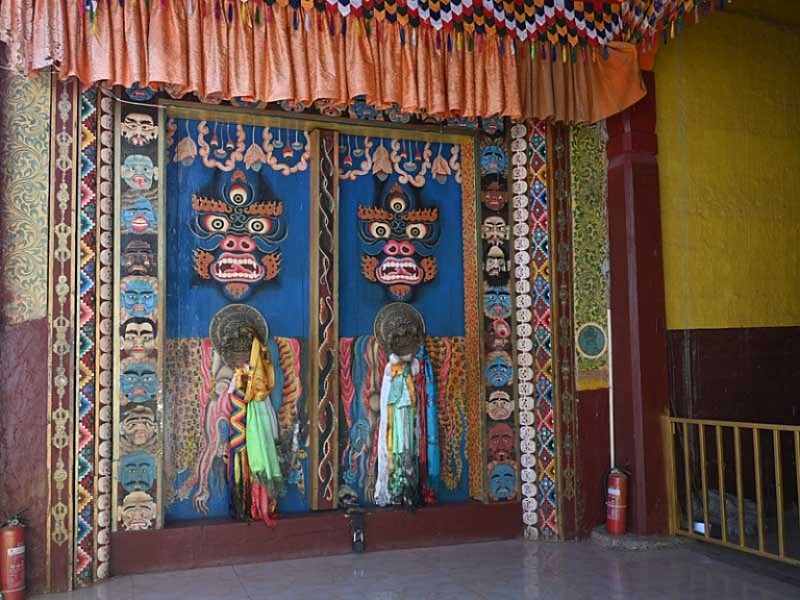 Draggo-monastery-entrance