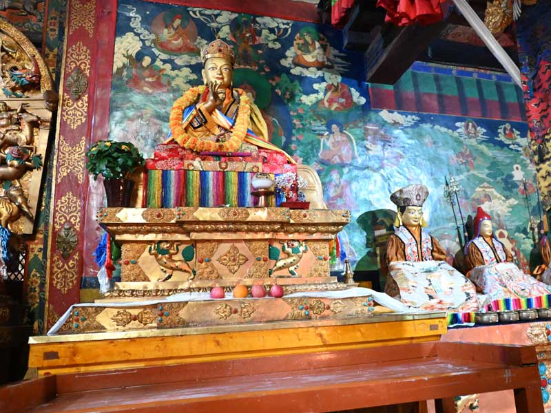 Dratang sakyamuni statue