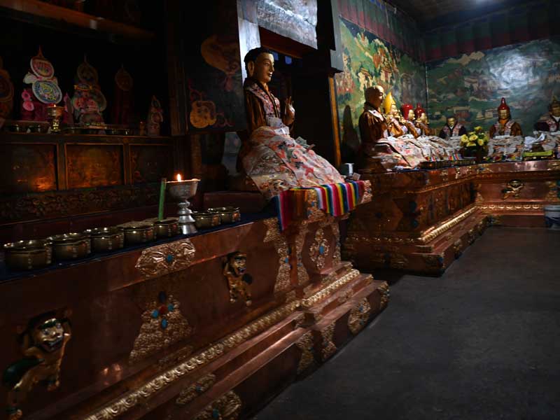 Dratang statues