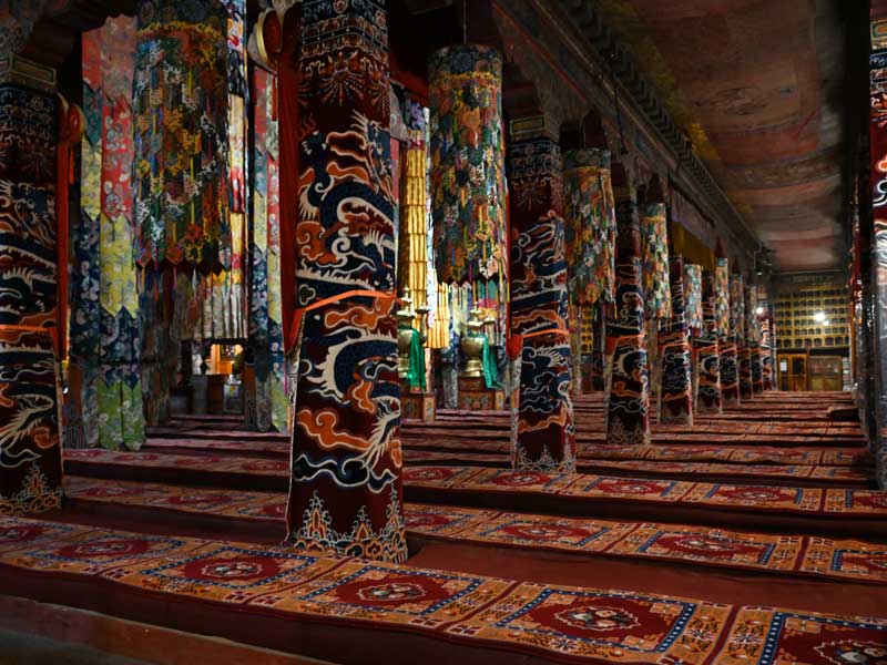 Drepung mainhall inside