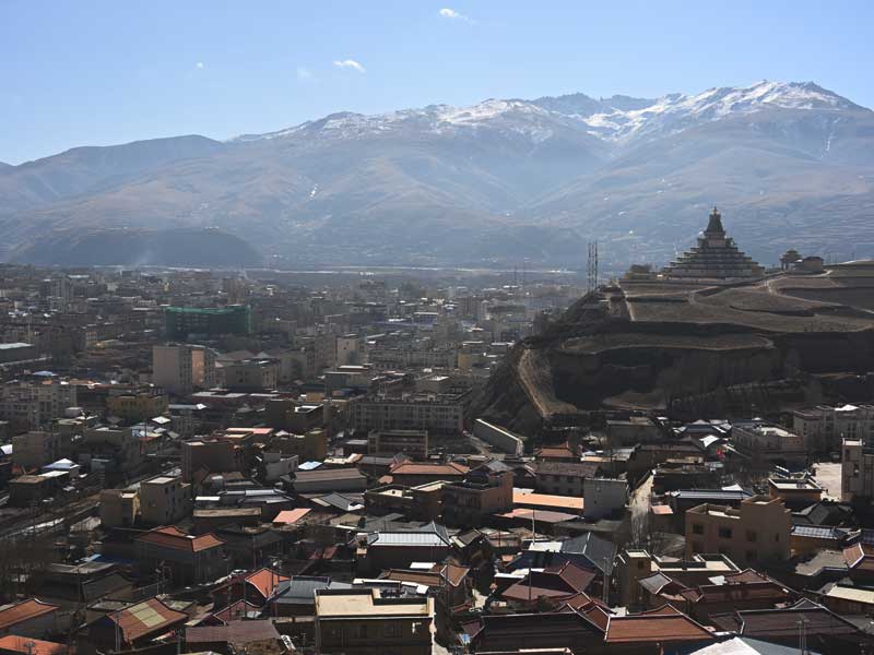 Garze Monastery stupa