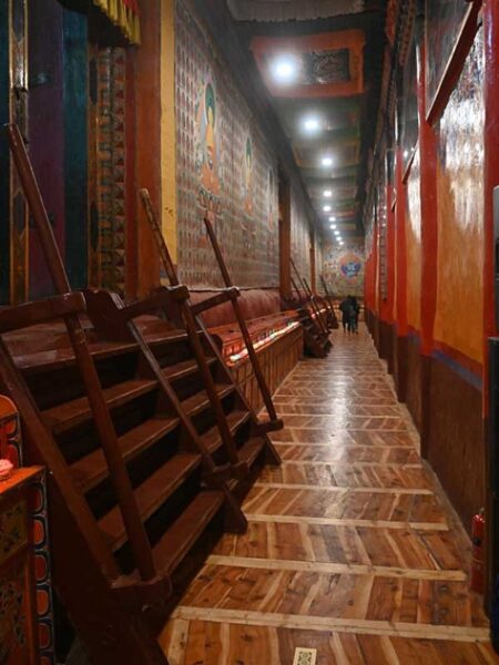 Gonchen-hall-way