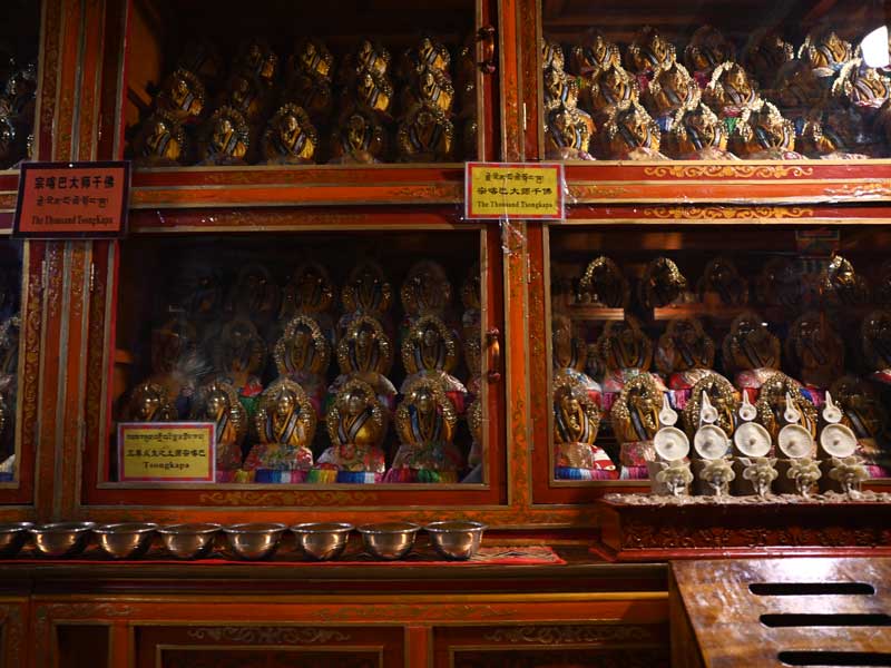 Thousands Tsongkhapa statues