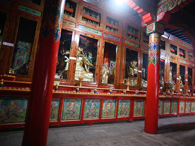 Jakhyung-buddhas-stand