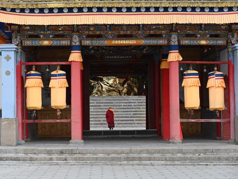 Jakhyung-hall-entrance