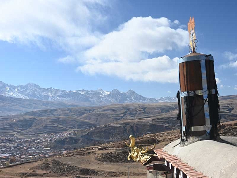 Kongmar-Monastery-view on Garze monastery