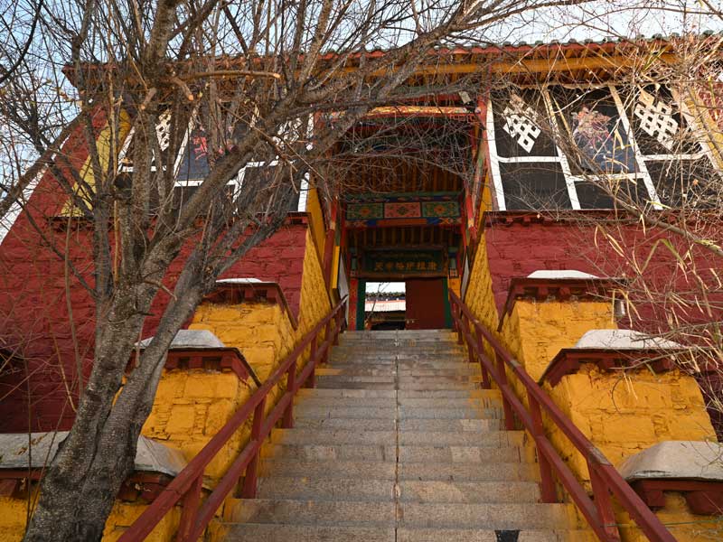 Kwon Ti Lakhang  entrance