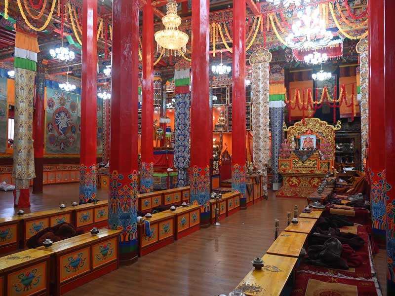 Madal-mainhall