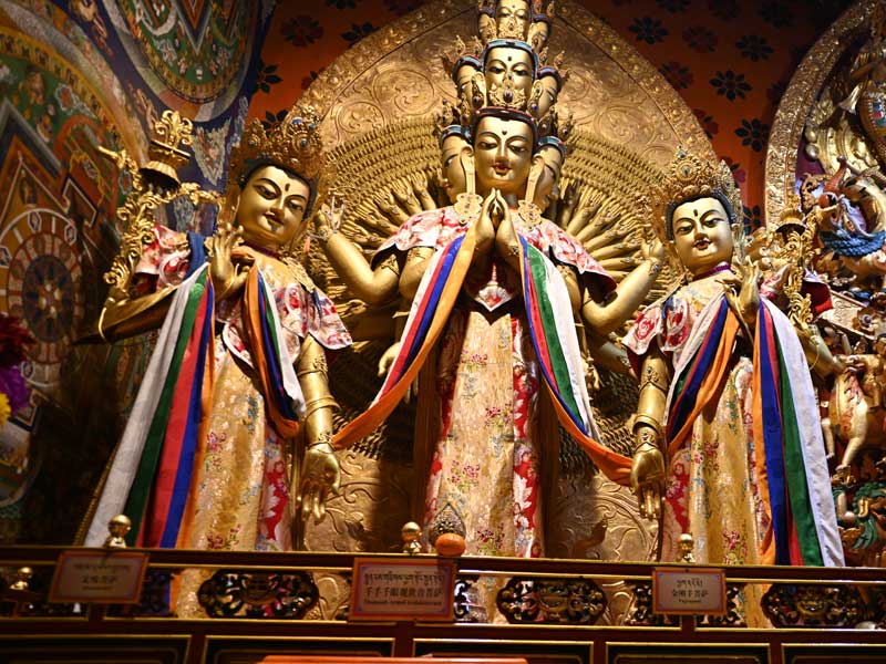 Manjusri Avalokitasvara Vajrapani