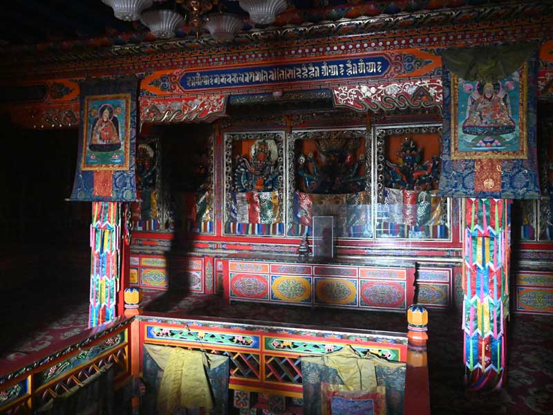 Milariba Pagoda statues