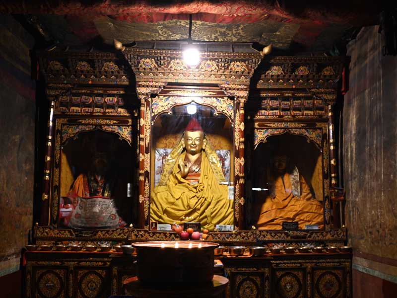 Mindroling buddhas