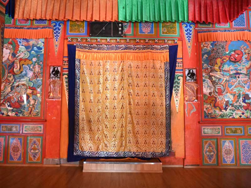 Nyenmo-entrance