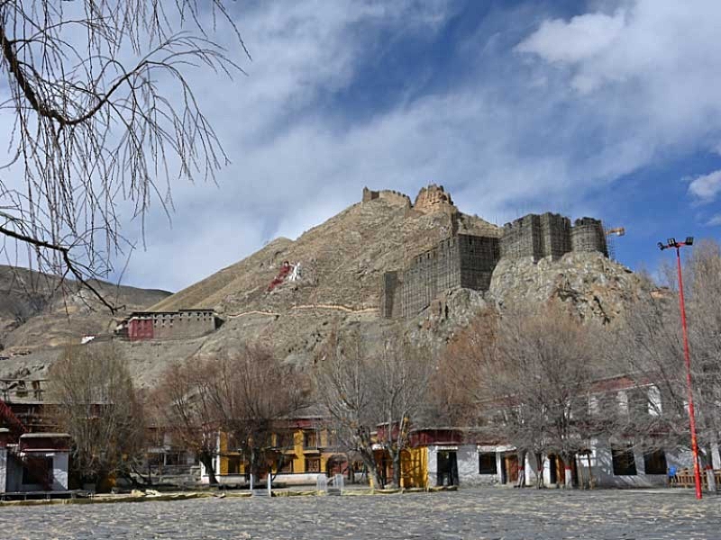 Qonggyai plaza