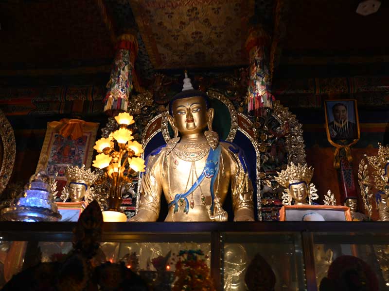 Sakyamuni-in-pavilion
