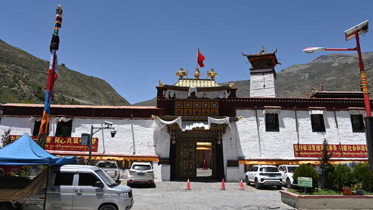 Sekhar Gutok Monastery
