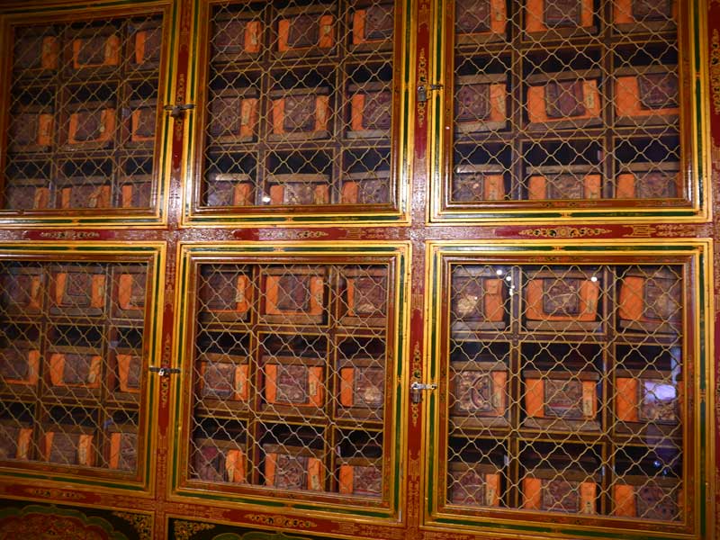 Shabten sutra cabinet