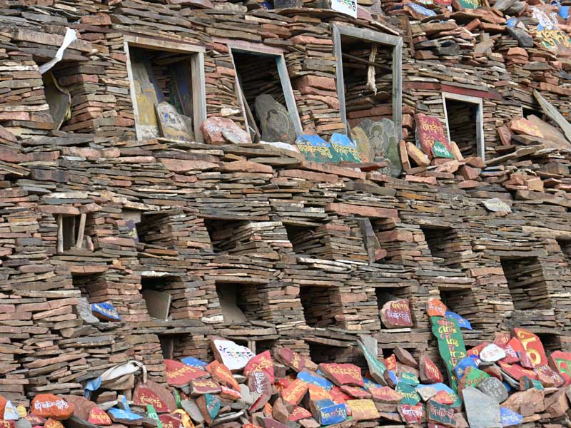 Sumge-Mani-Buddha-shrine