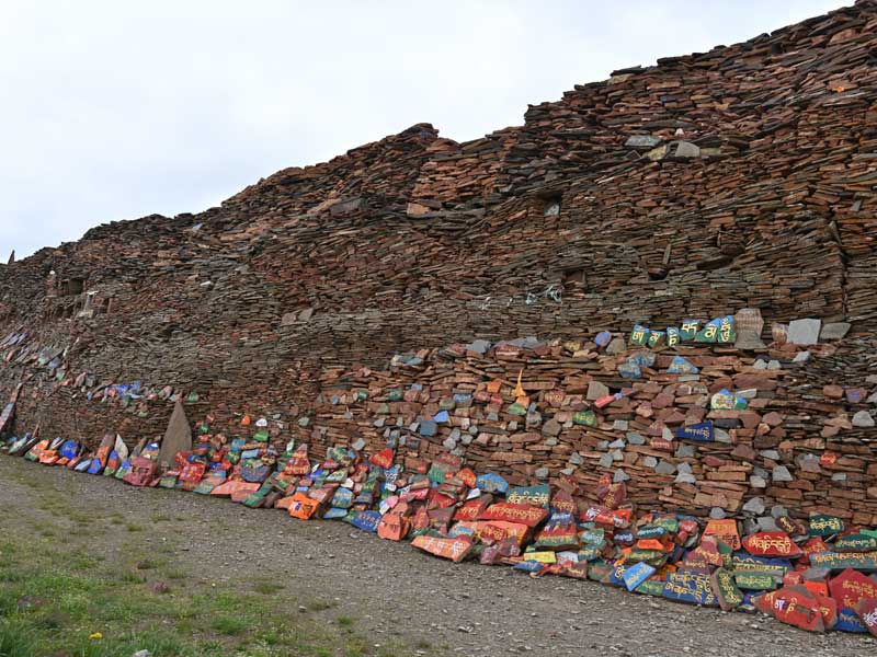 Sumge-Mani-piles