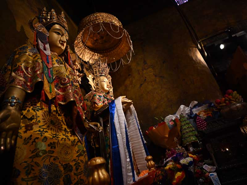 Tradruk Buddha hall