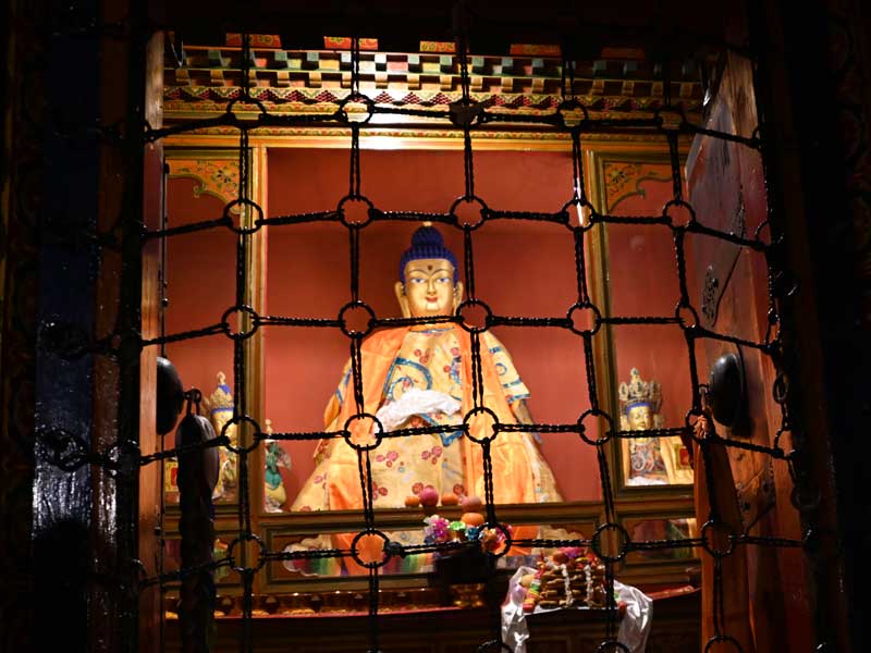 Sakyamuni statue
