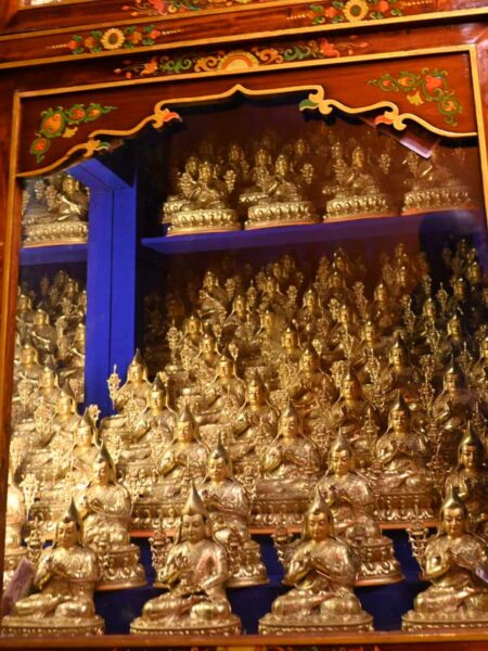 buddha statue alter
