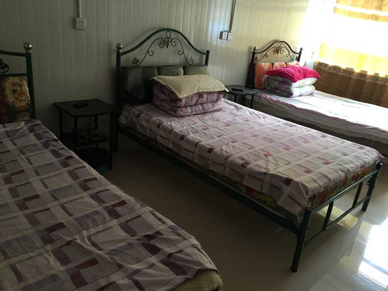 triple beds room