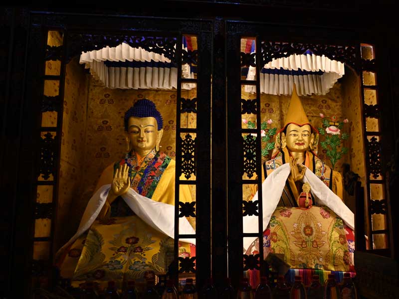 Tsantang statues