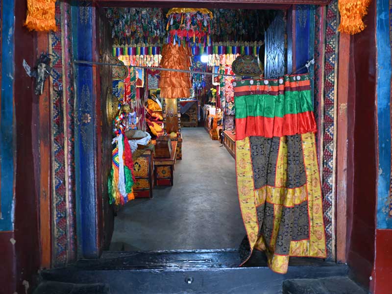 Tsechokling entrance