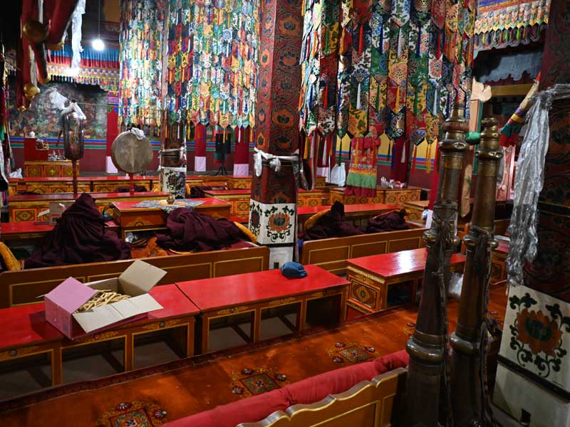 Tsetang monastery mainhall 1