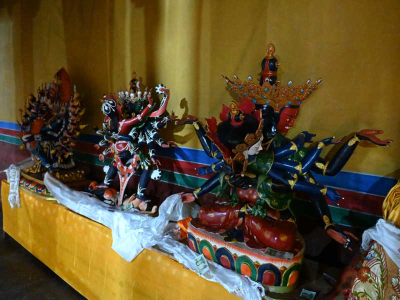 Tsetang monastery smallstatue