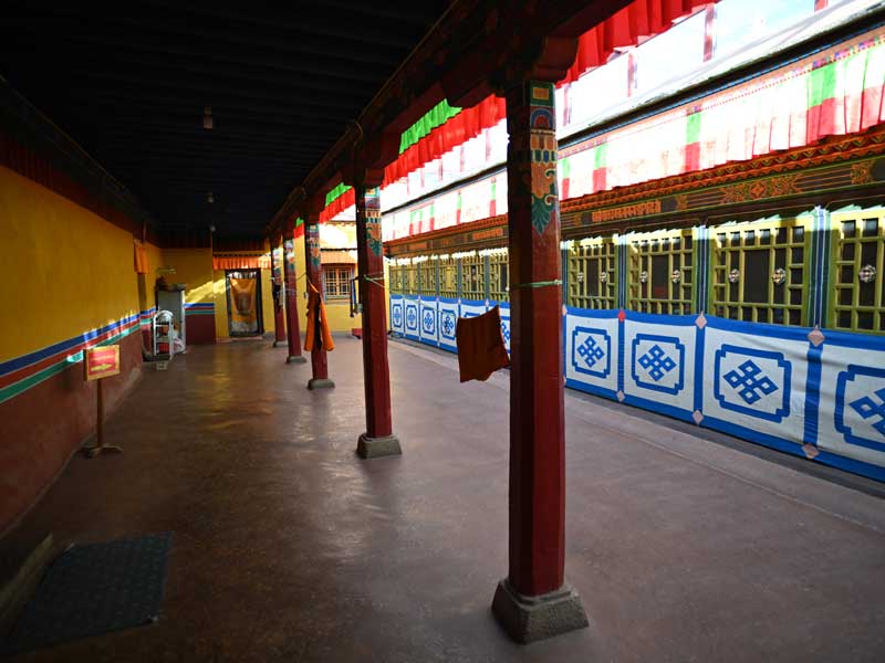 Tsetang monastery yard