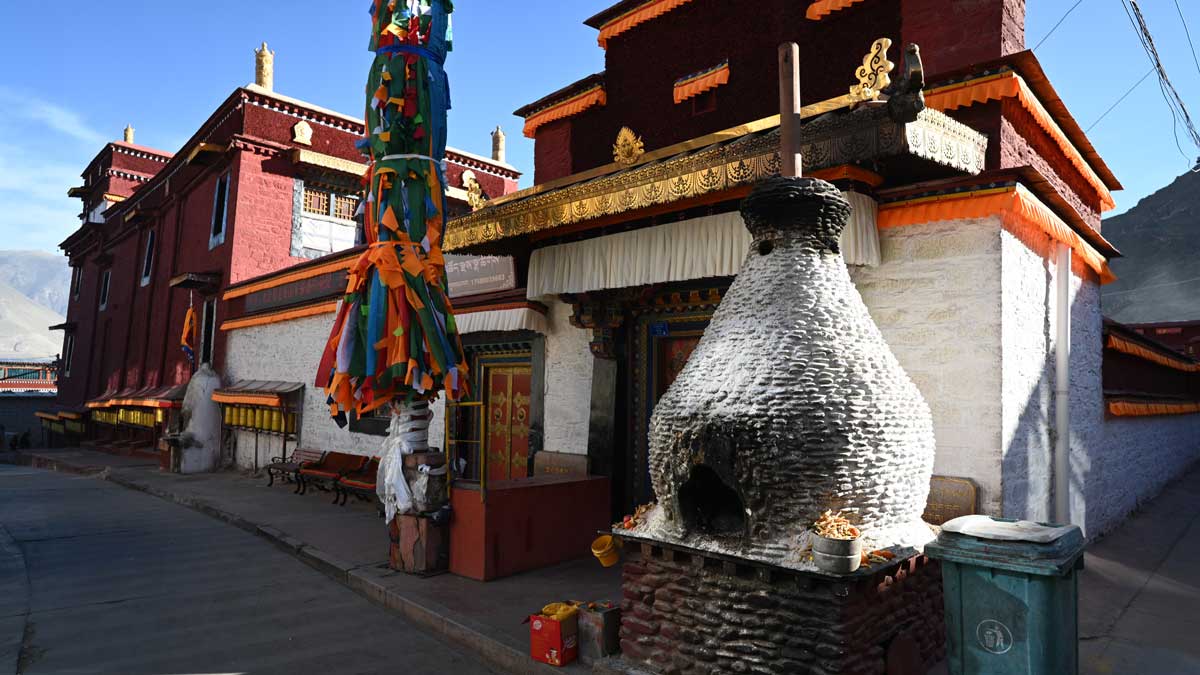 Tsetang monastery