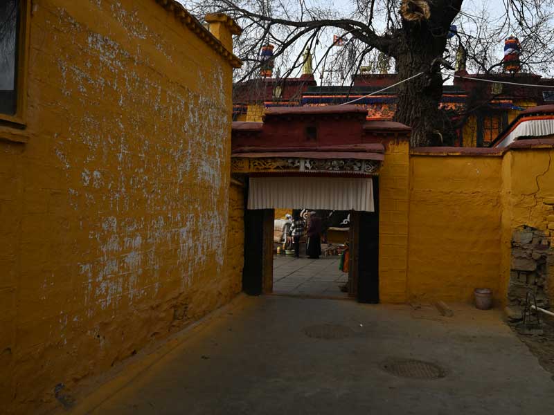 Tshal-ba front door