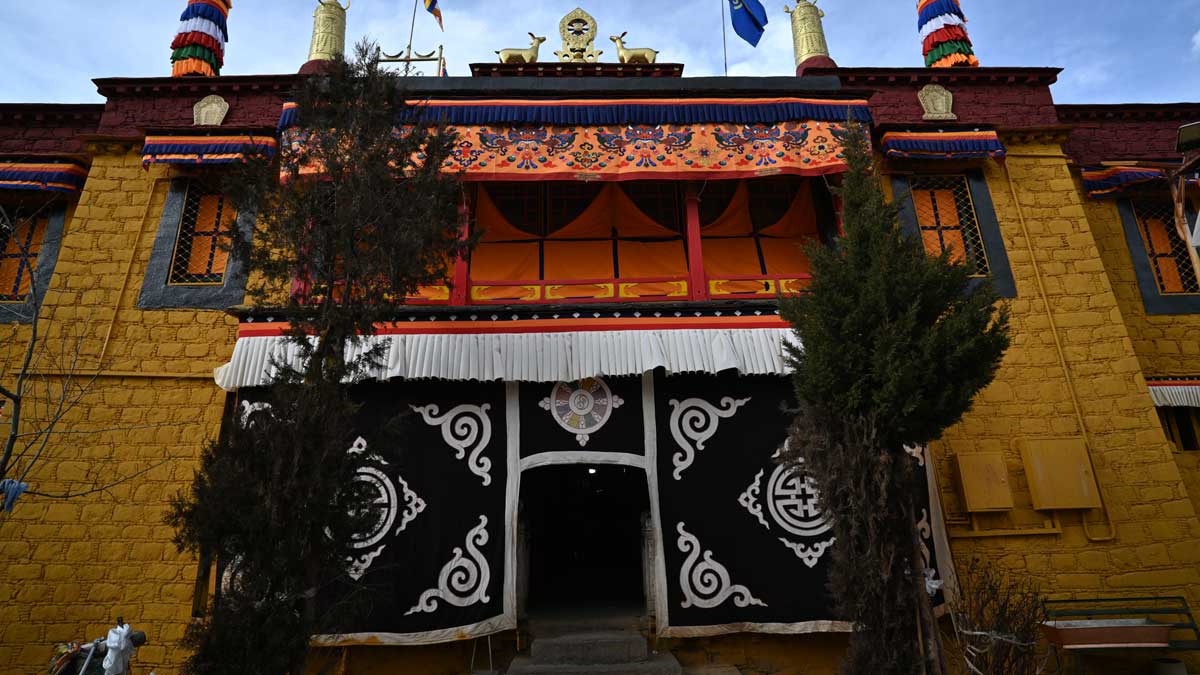 Tshal Ba Monastery, also "Yang Gong monastery"