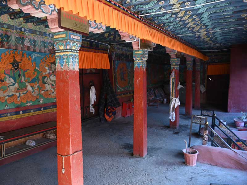 Tshongdu mainhall porch
