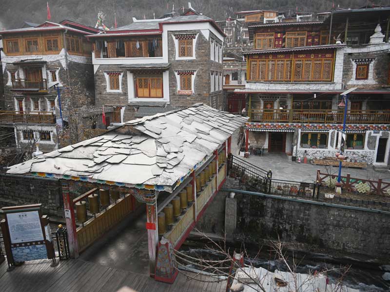 Xisuo Tibetan Village old bridge